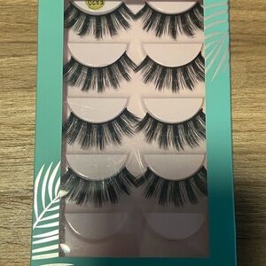 Dramatic Black False Eyelashes
